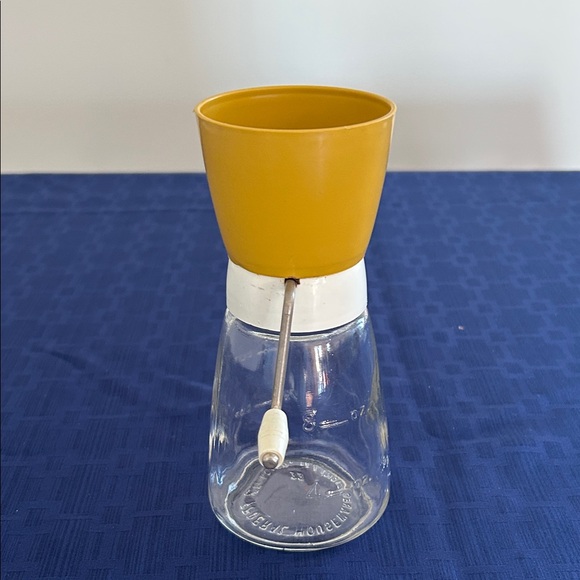 Vintage Federal Housewares Nut Grinder H 7 in diameter 3 in - Picture 4 of 5